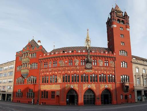 DAY #6 Rathaus Basel.jpg