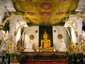_0005_Temple of the sacred tooth - Day 6